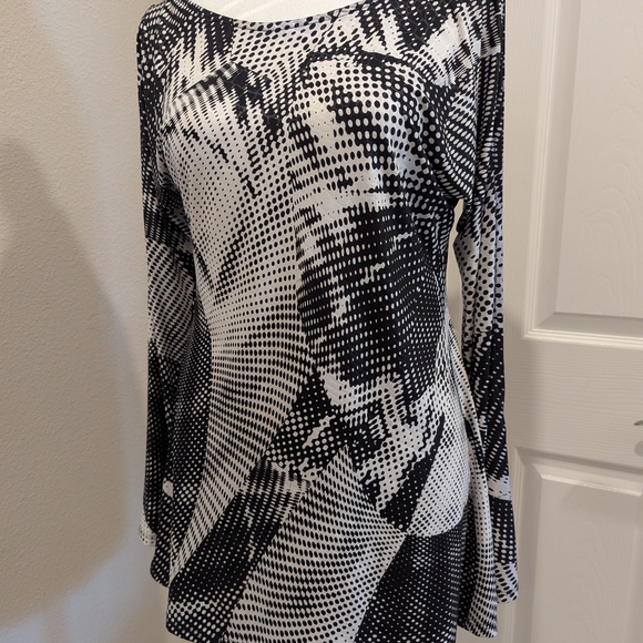 Monochrome Patterned Women's Blouse - Picture 1 of 9